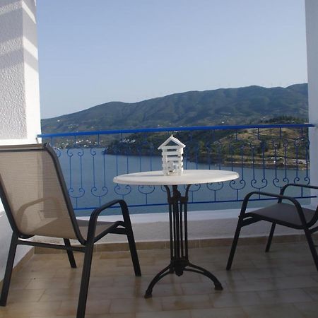 Rania Studios Poros Town Luaran gambar