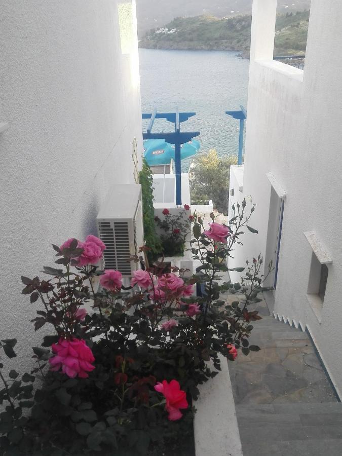 Rania Studios Poros Town Luaran gambar